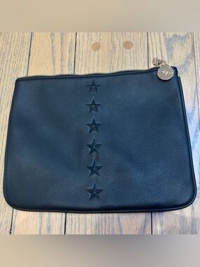 Ela Black Star-Detail vegan Leather Zip Wristlet Clutch